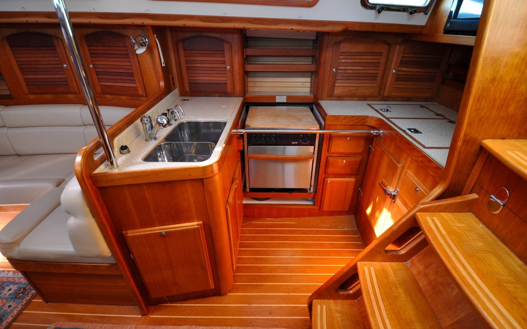 2004 Sabre 426 - Image 45