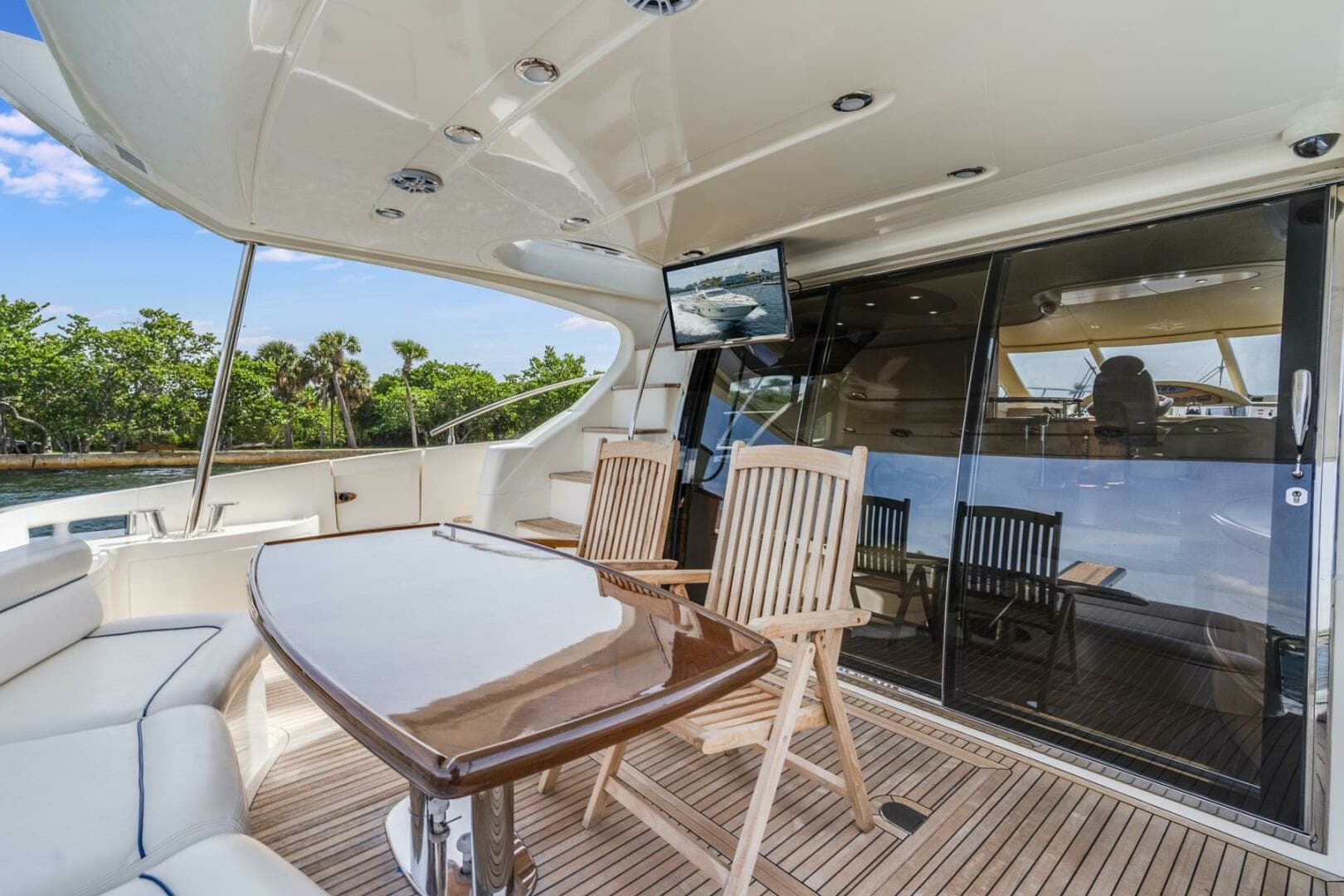 2009 Azimut 62E - Image 17