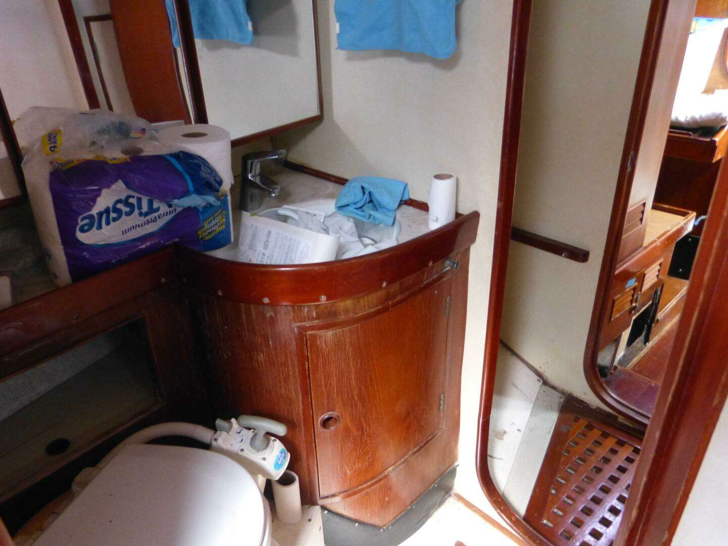 1990 Hylas 44 - Image 28