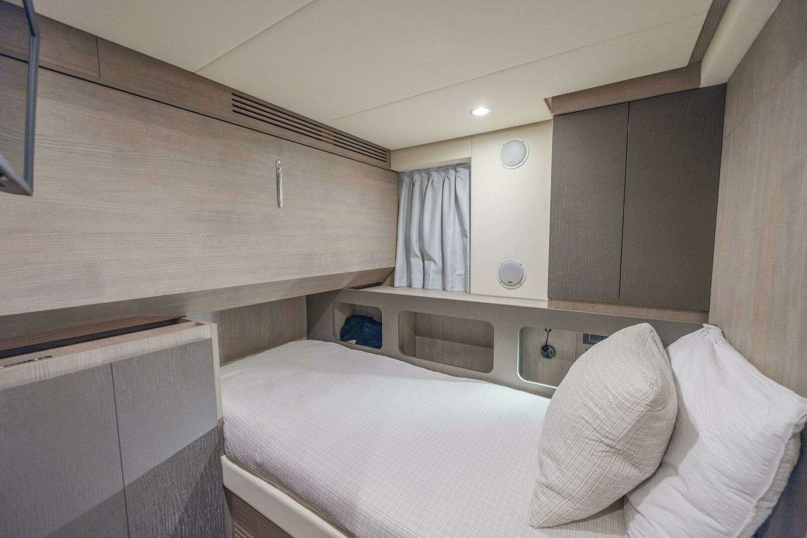 2023 Azimut S8 - Image 60