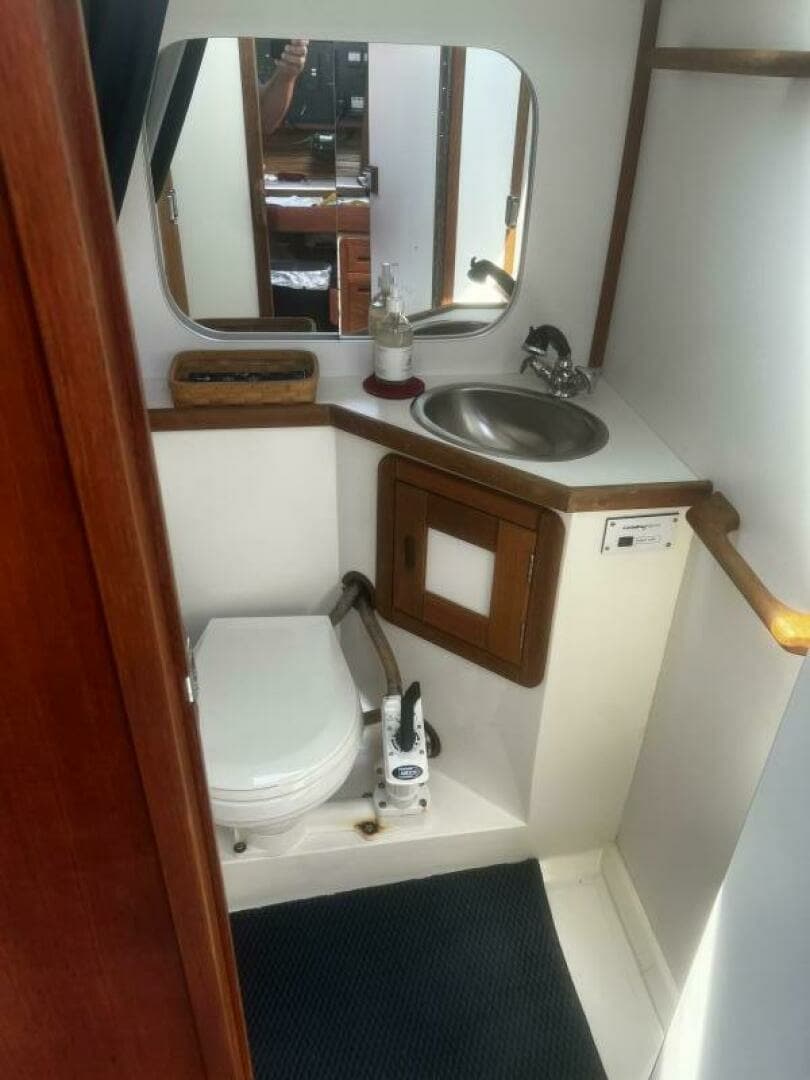 1990 Catalina — - Image 37