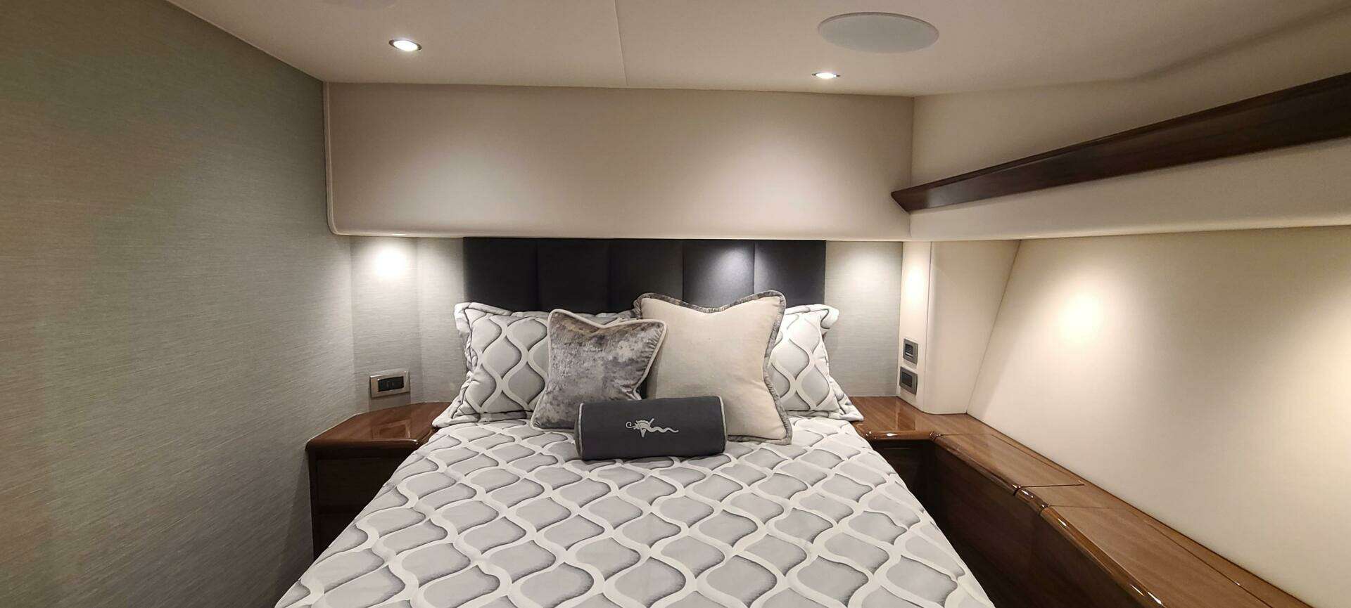 2024 Viking 54 Convertible - Image 7