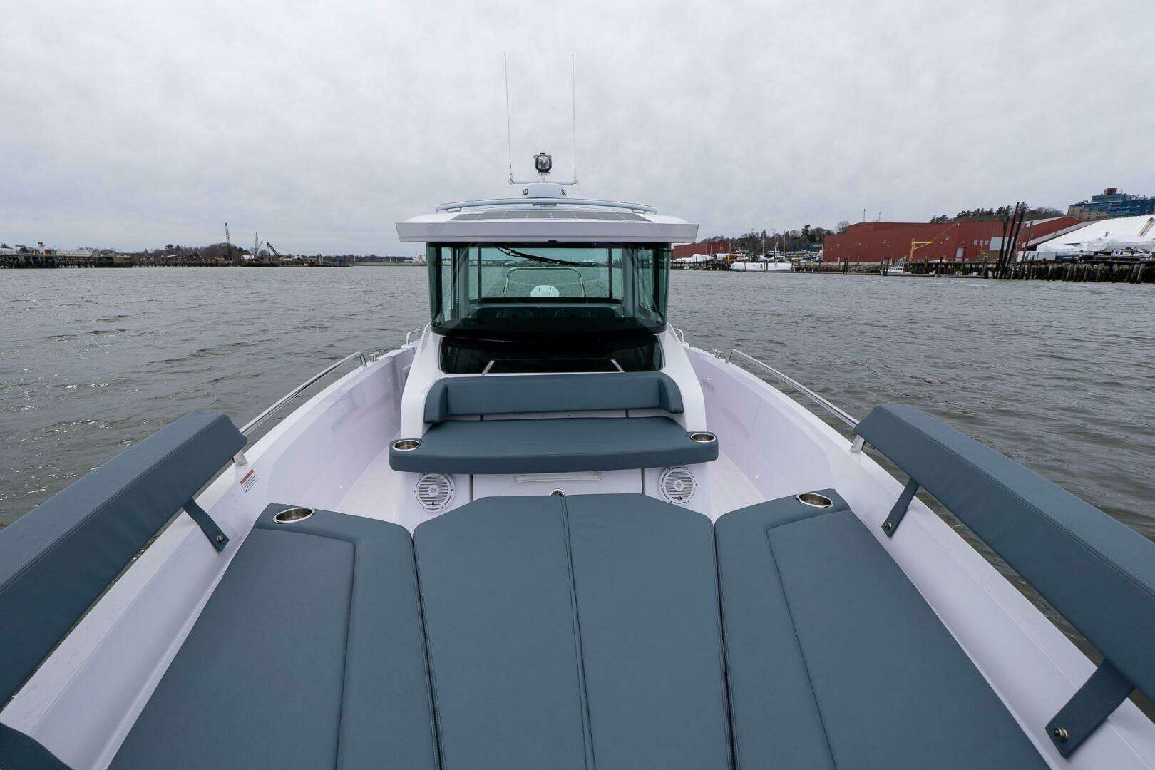 2026 Axopar Cross Cabin - Image 19