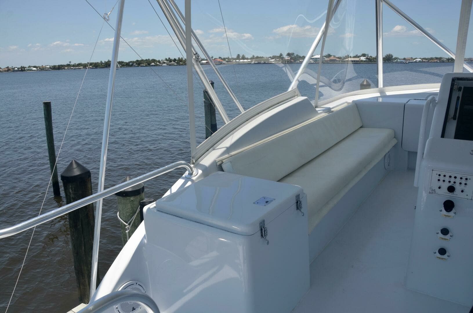 1999 Hatteras 60 Convertible - Image 6