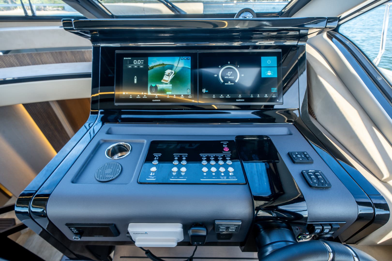 2026 Cruisers Yachts 57 FLY - Image 33