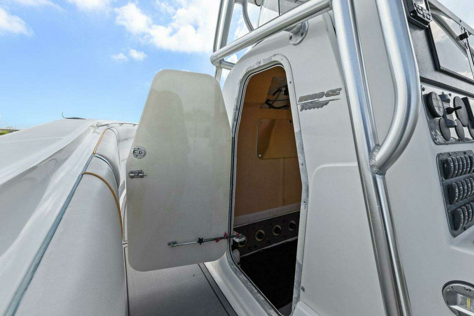 2004 Hydra-Sports Vector 3300 CC - Image 47