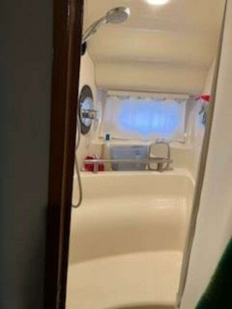 2004 Sea Ray — - Image 38