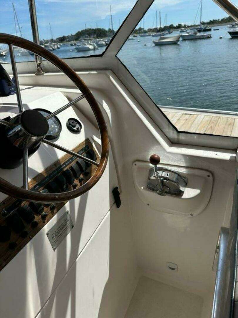 2002 Mainship Pilot 34 - Image 17