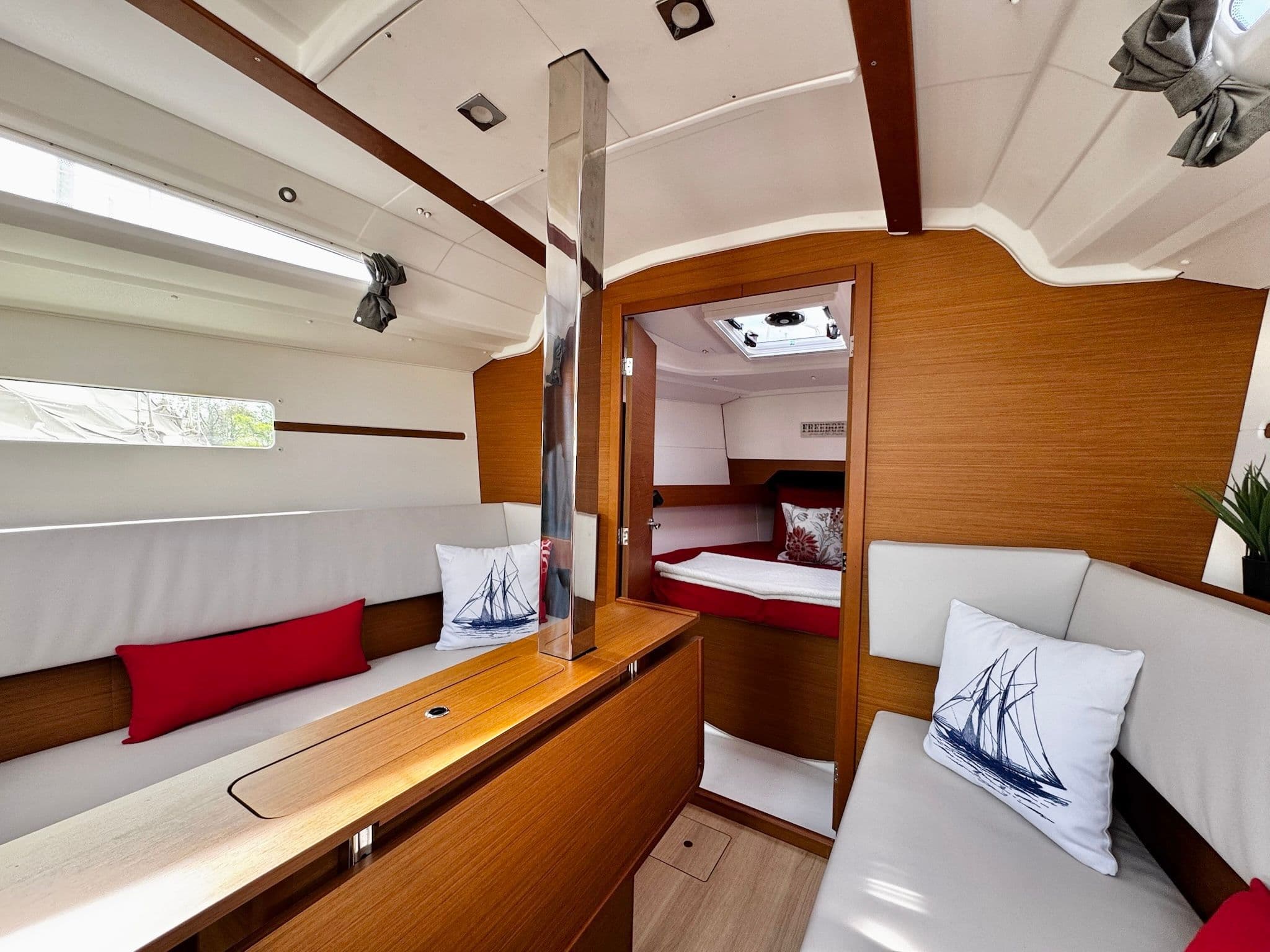 2019 Jeanneau 349 - 10