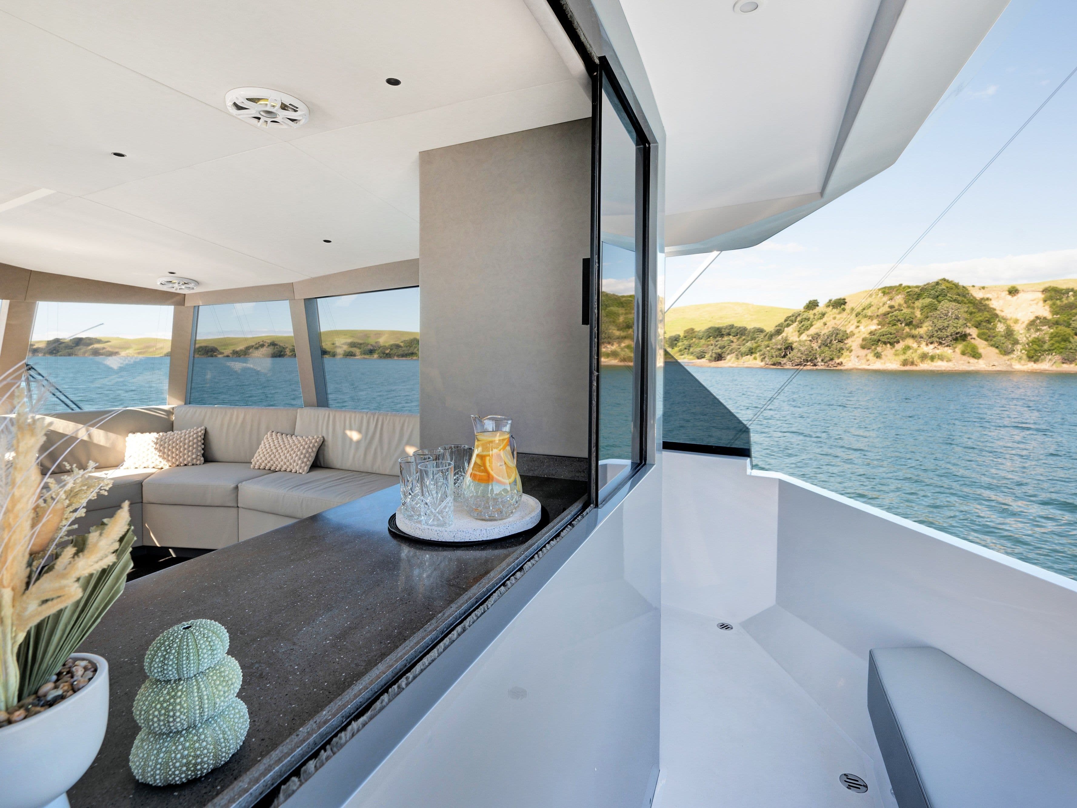 MC63p Offshore flybridge aft window