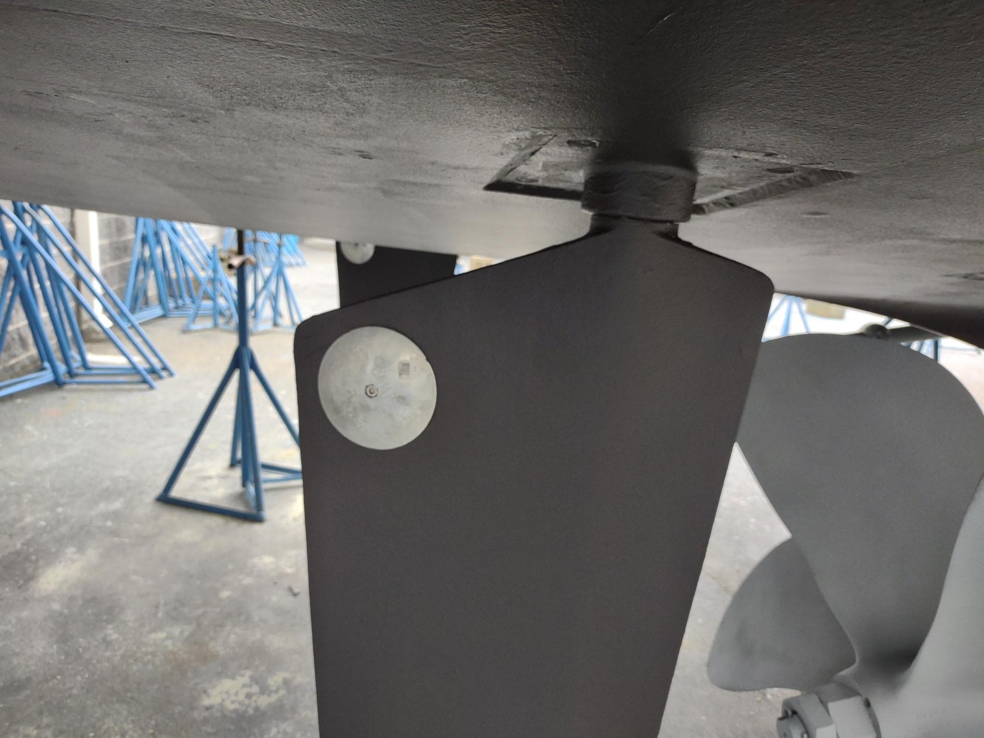 1996 Hatteras 50' Sport Deck boat underside with propeller and rudder detail.