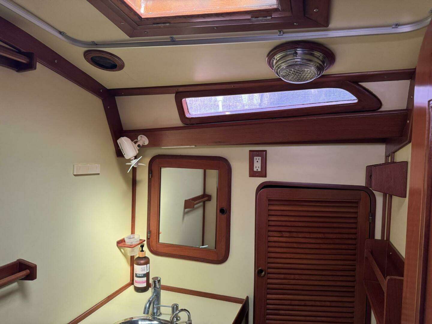 1987 Tayana 42 Vancover Aft Cabin - Image 83
