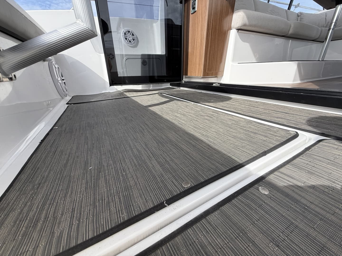 2022 Four Winns V355 Coupe - Image 67