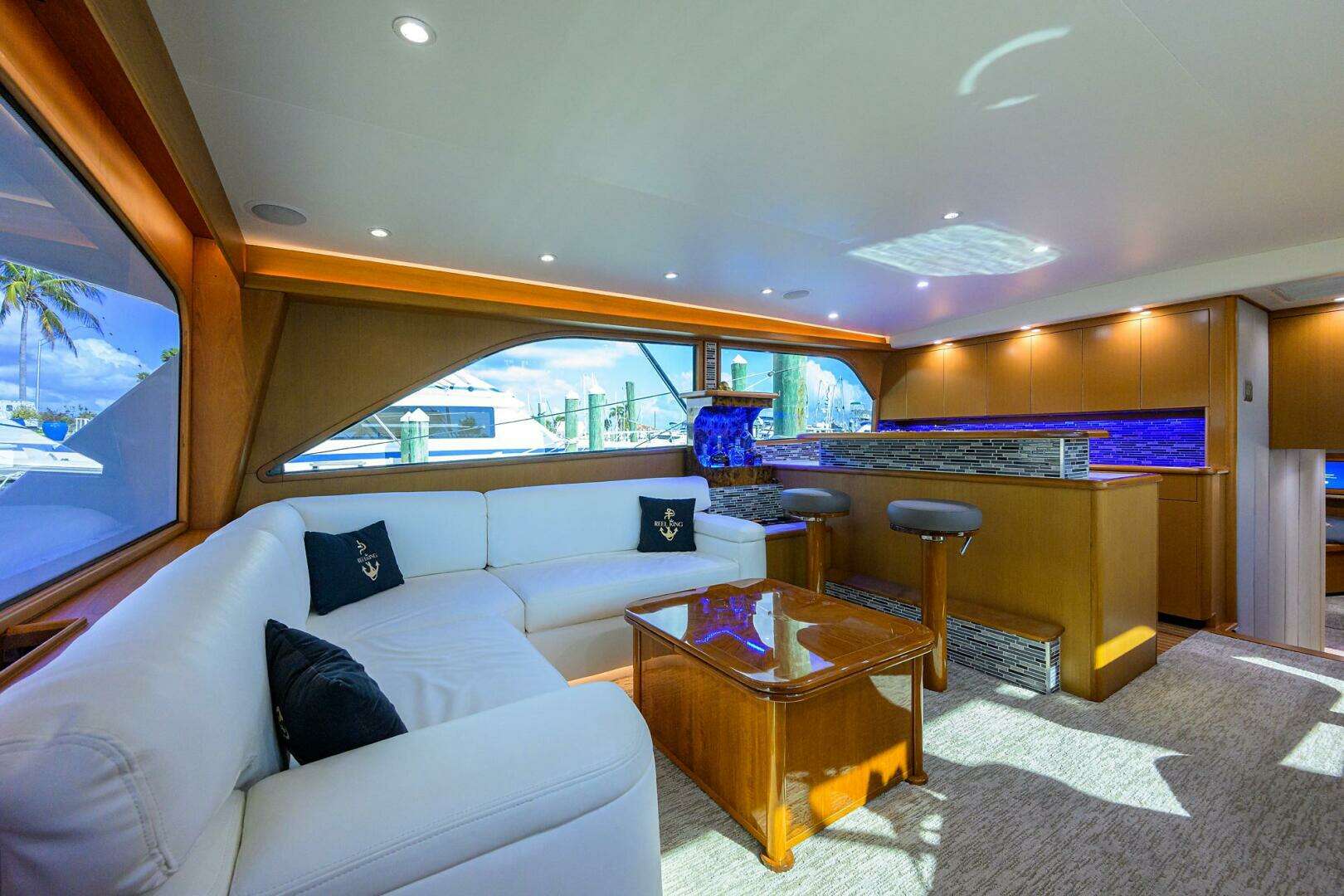 2001 Viking 61 Convertible - Image 7