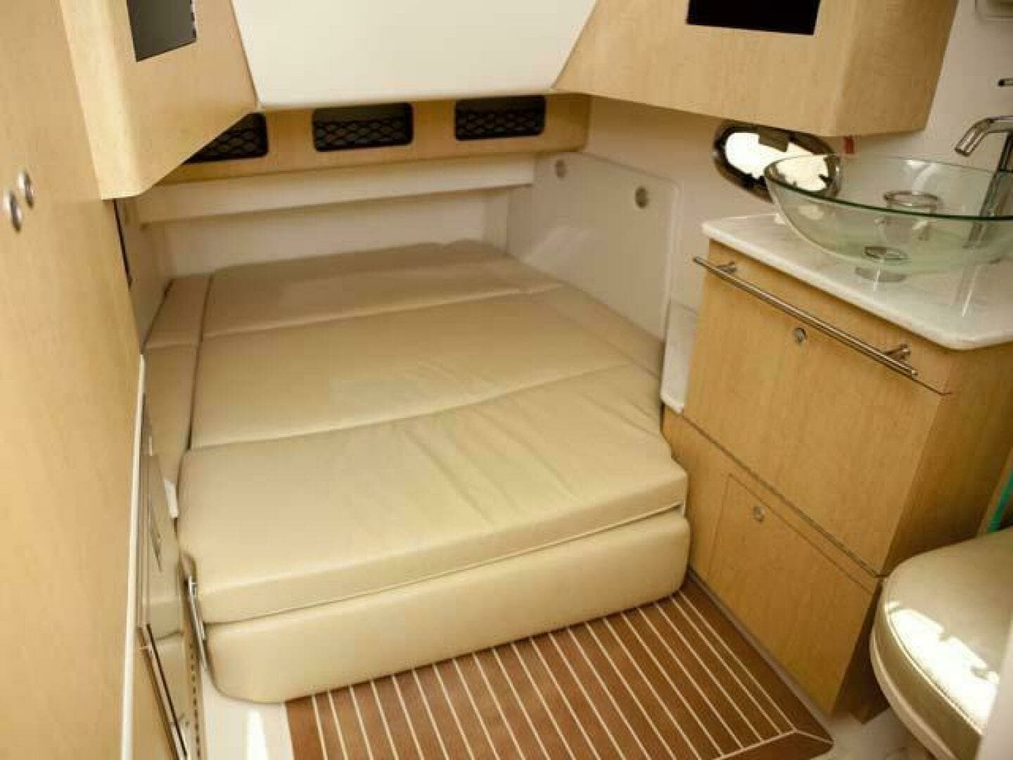 2014 Boston Whaler 370 Outrage - Image 8
