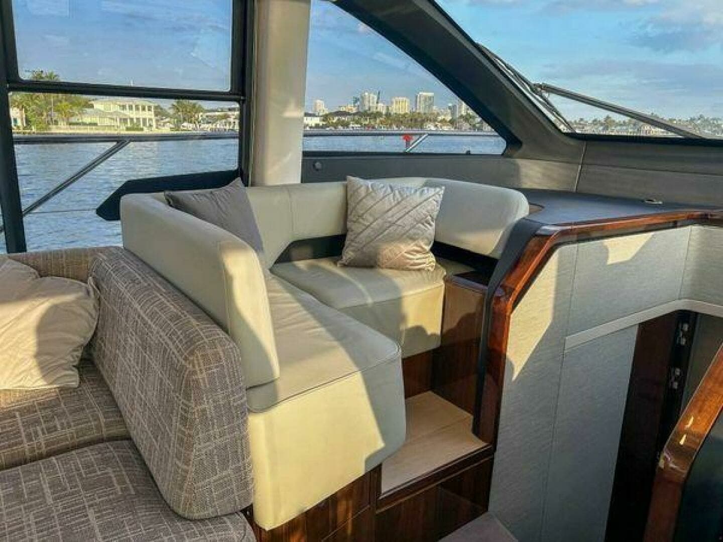 2024 Fairline 68 Squadron - Image 4