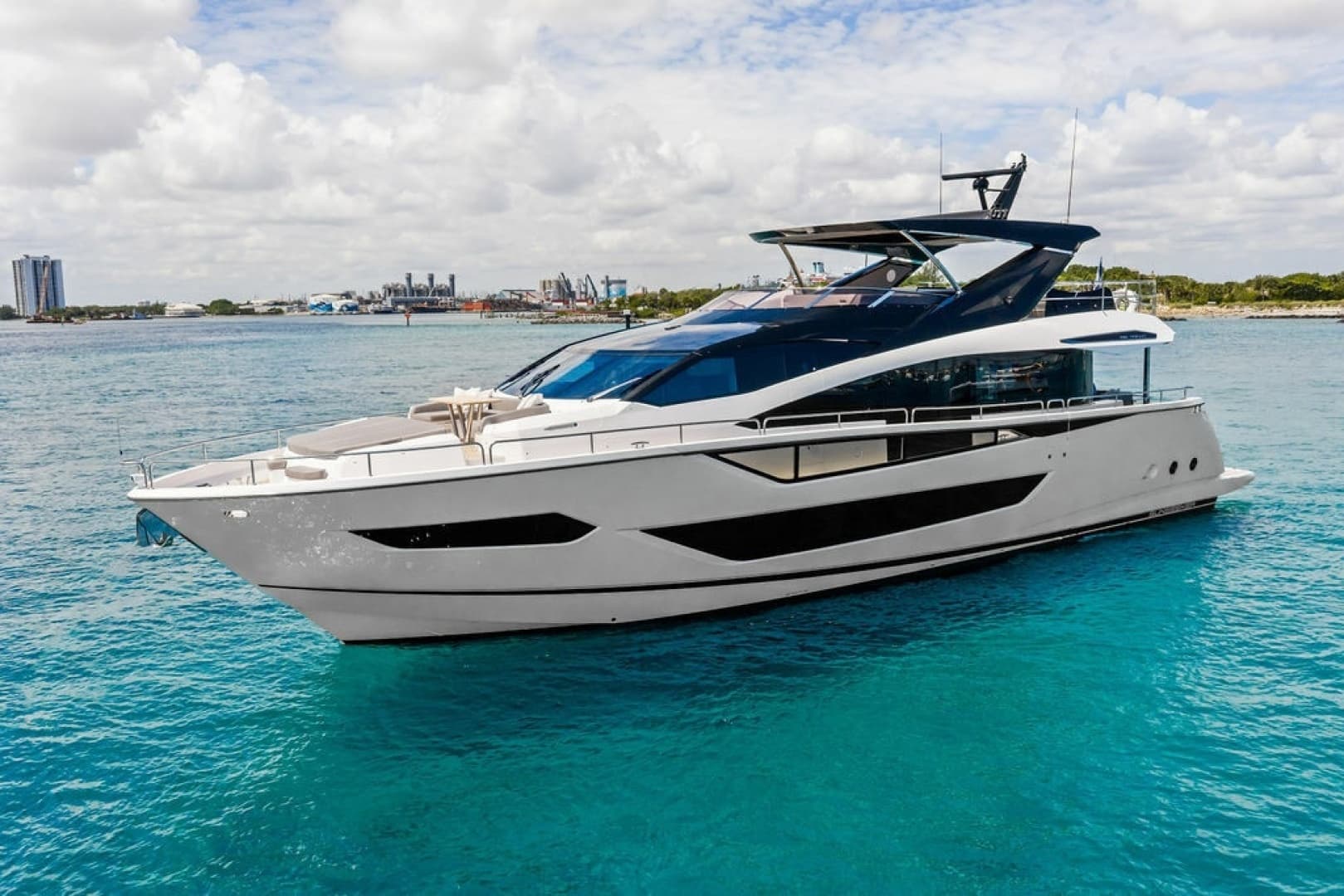 2026 Sunseeker 88 Yacht - Image 5