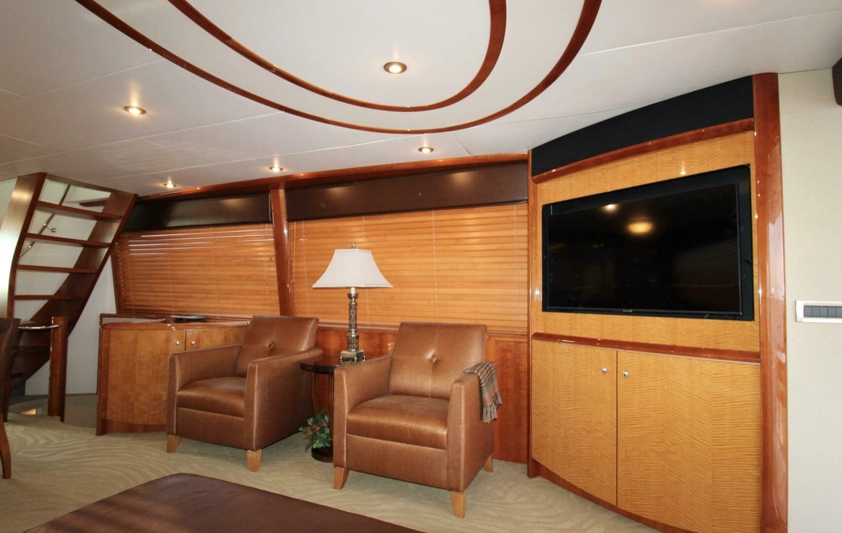 2007 Lazzara Yachts 74 Motor Yacht - Image 18