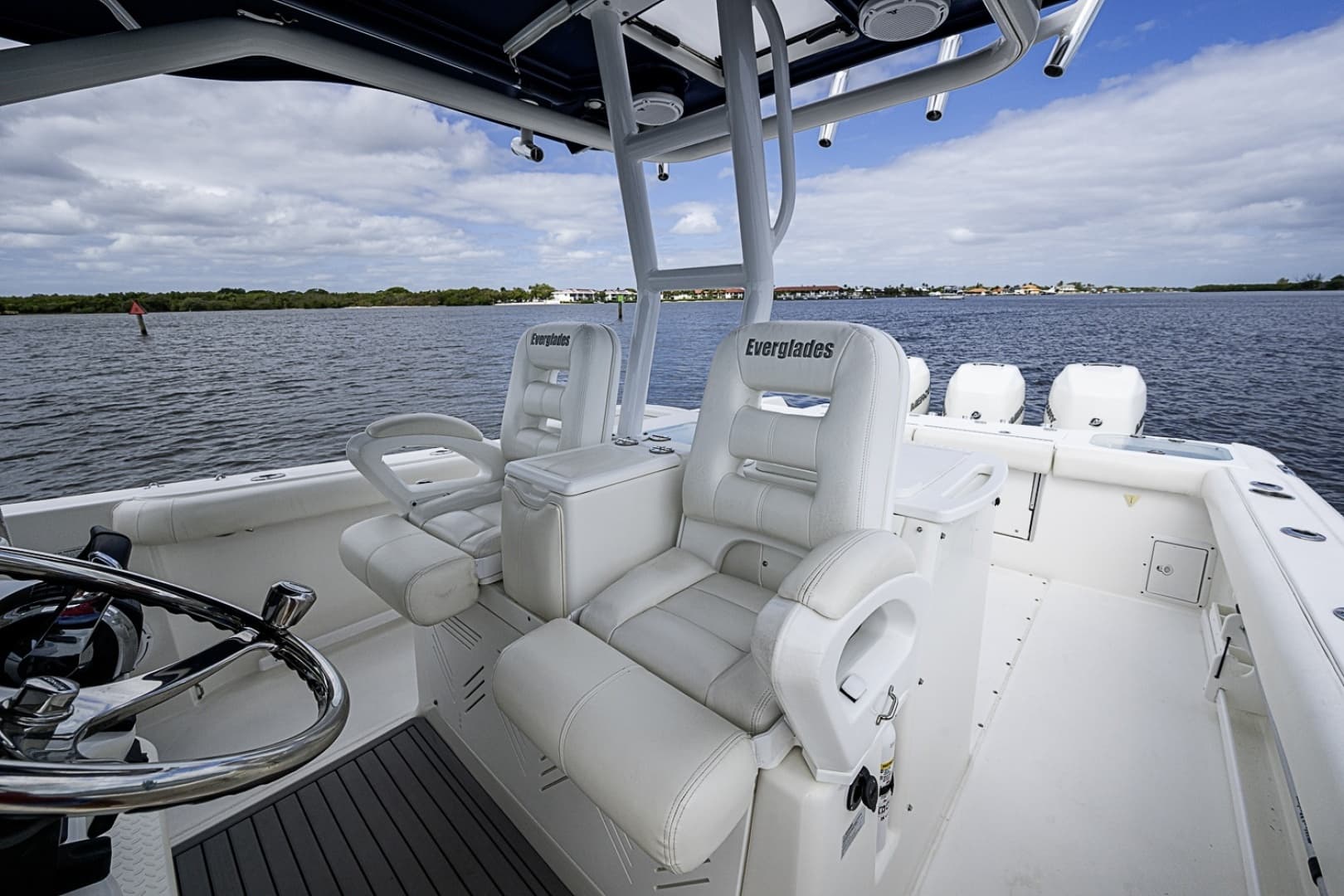 2009 Everglades 350 CC - Image 10