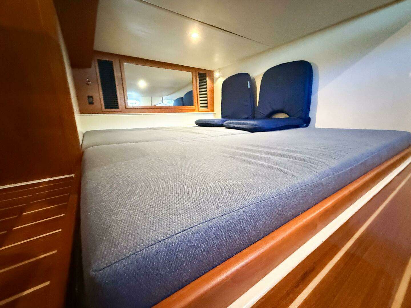 2021 Hinckley 40X - Image 21