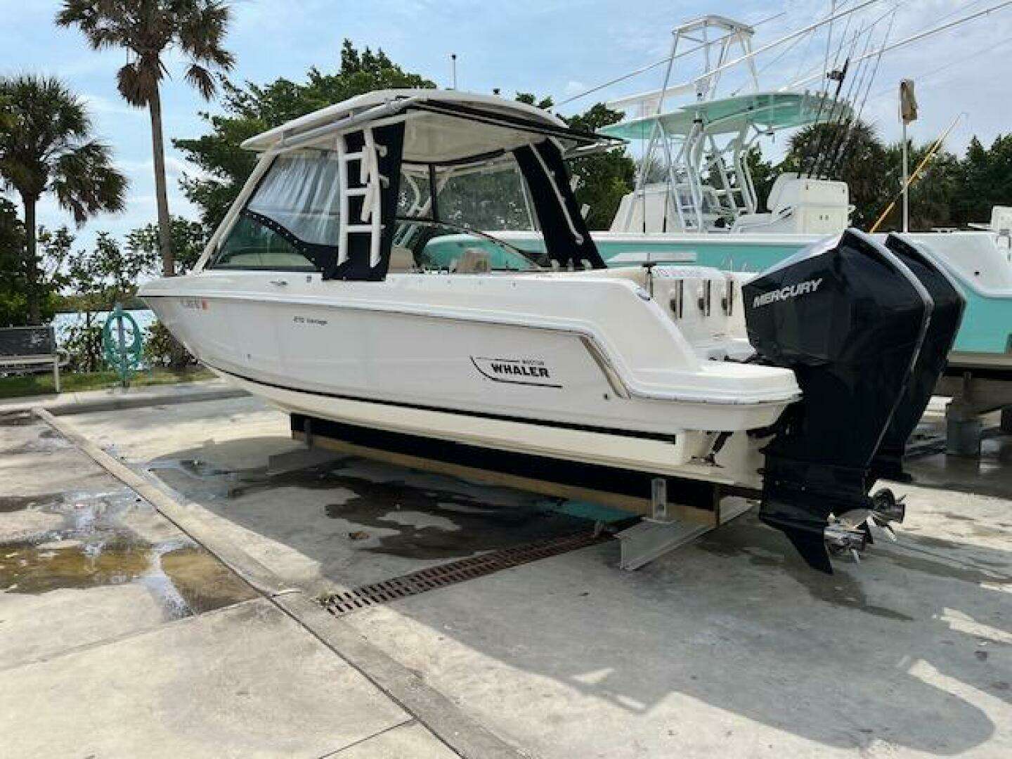 2018 Boston Whaler 270 Vantage - Image 3
