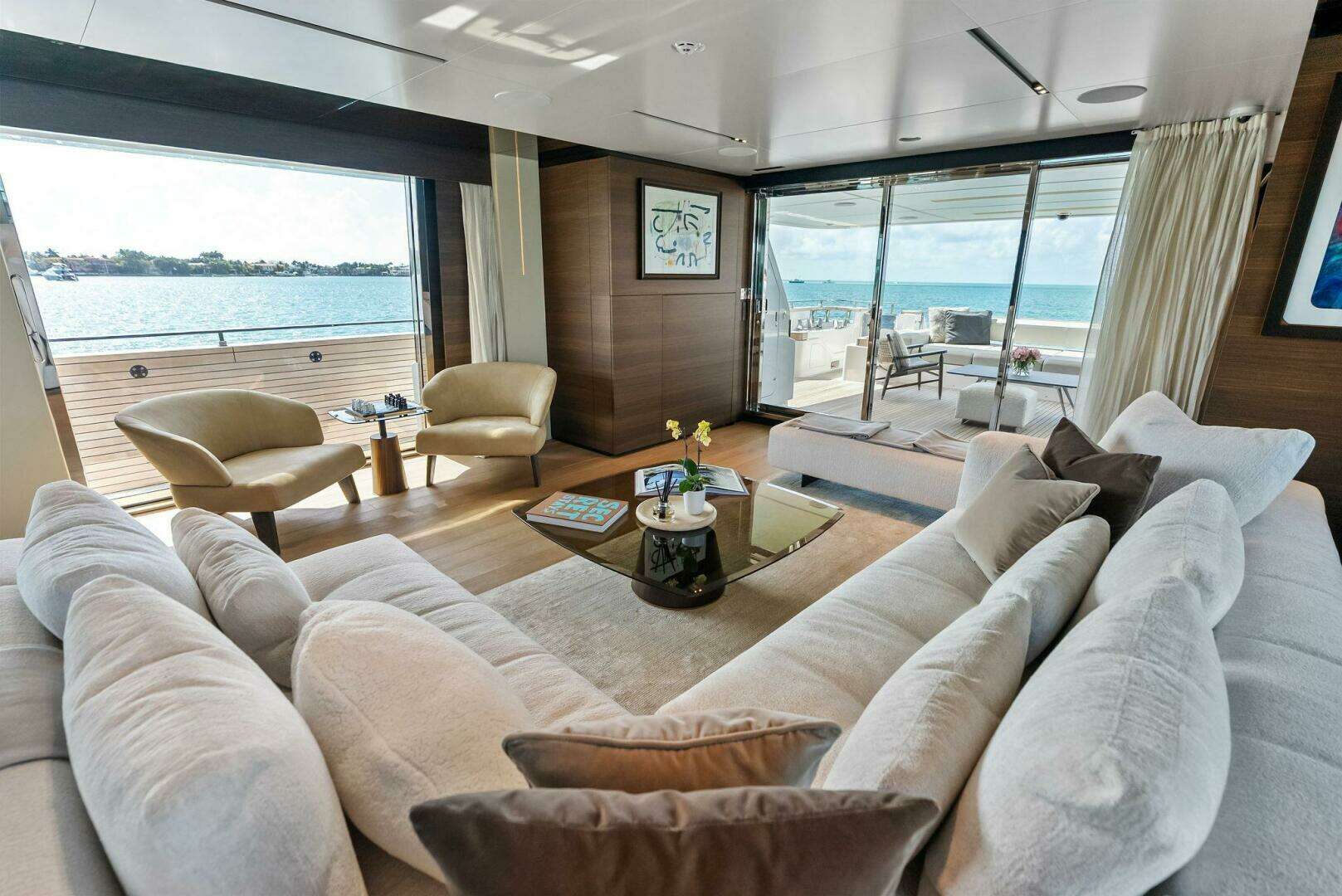 2023 Custom Line 33 Navetta - Image 40