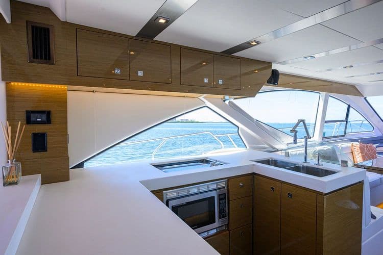 2018 Cruisers Yachts 60 Fly - Image 38