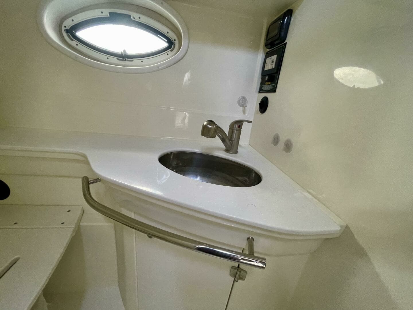 2016 Monterey 335 Sport Yacht - Image 44