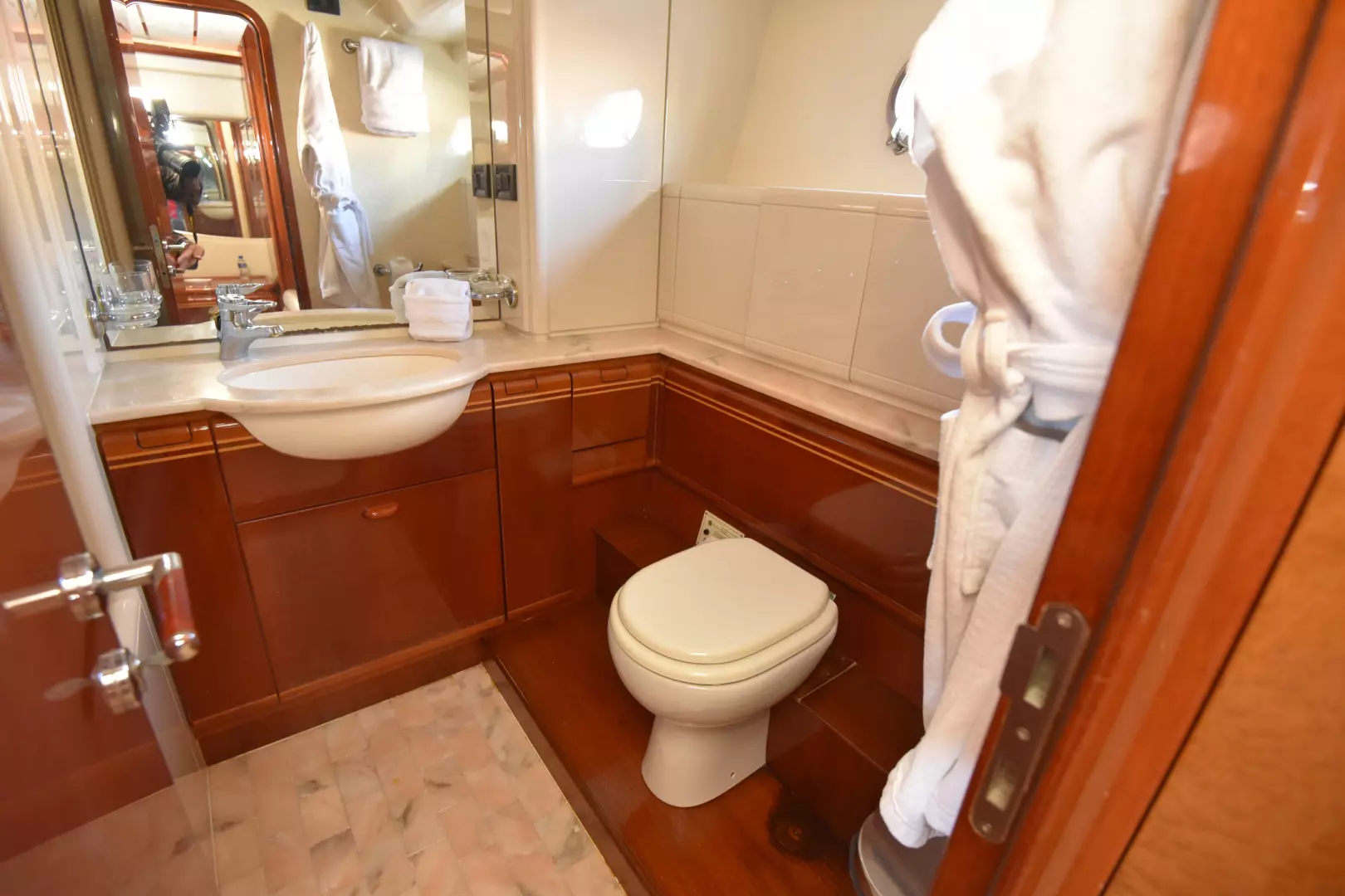 1997 Ferretti Yachts 80 - Image 15