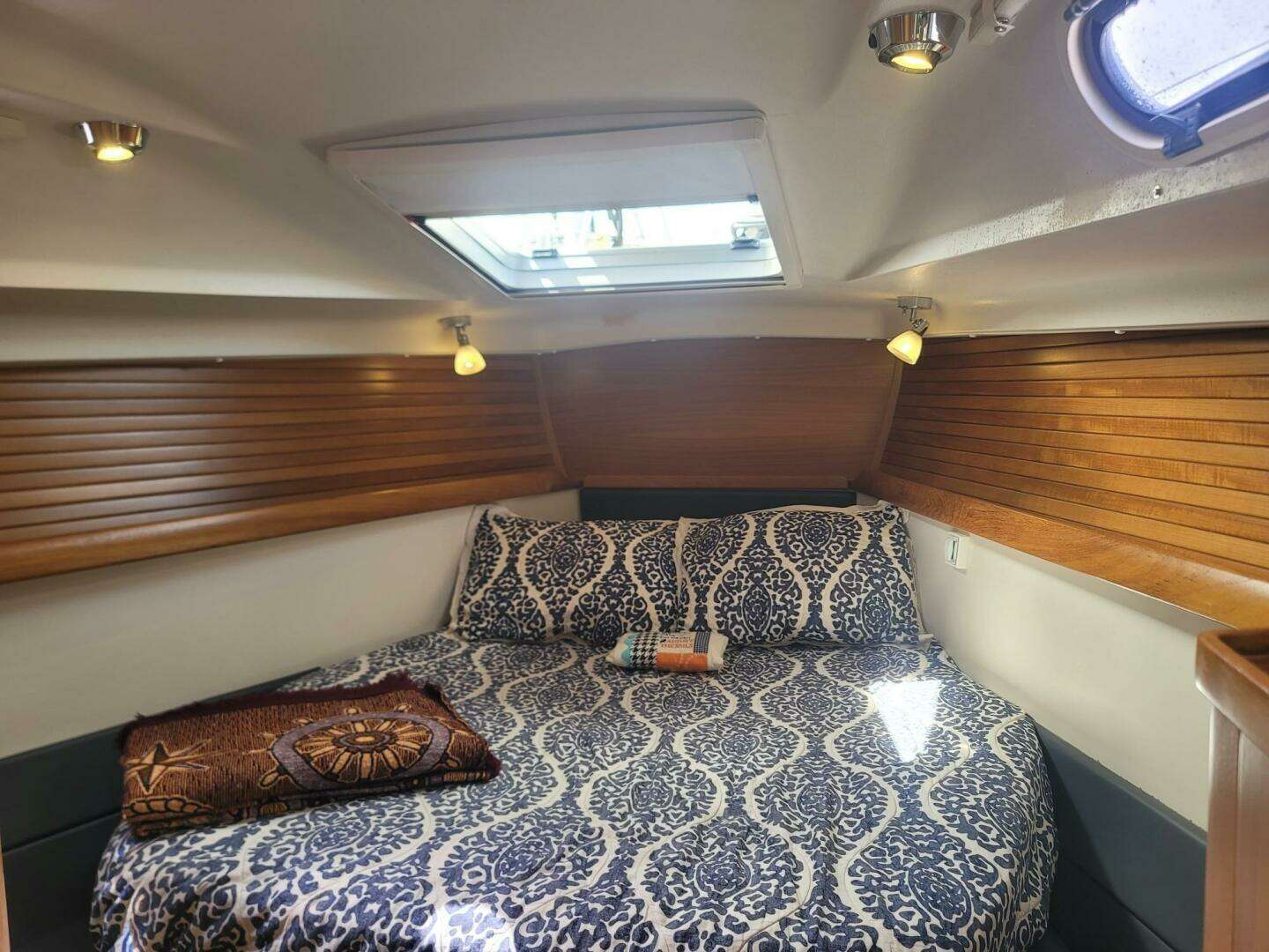 2015 Catalina 445 - Image 7