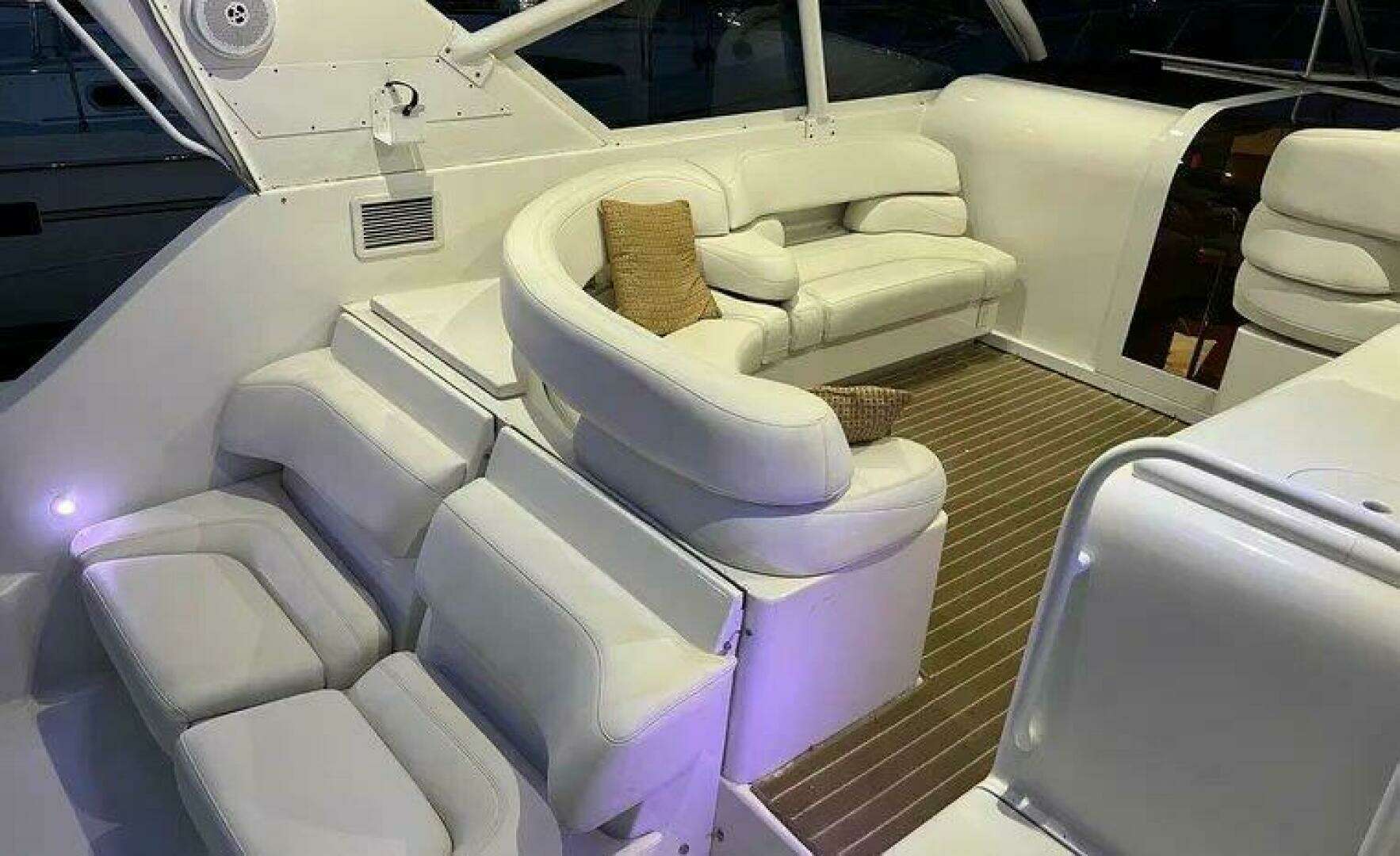 1996 Hatteras 39 Sport Express - Image 8