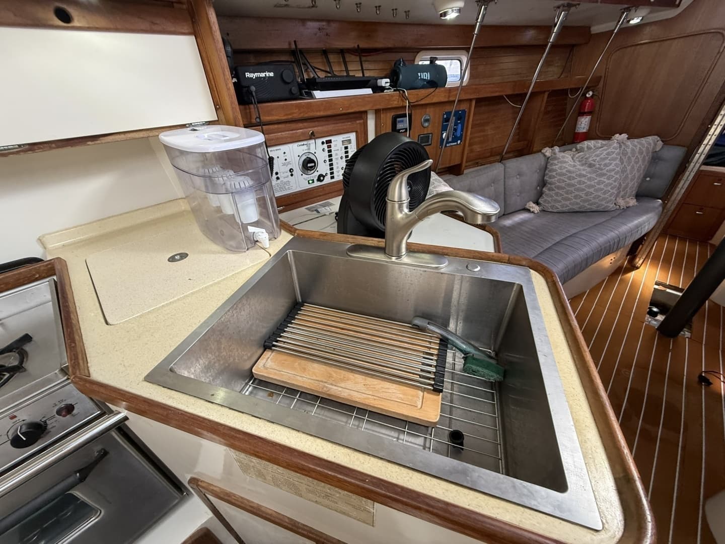 1995 Catalina 320 - Image 12