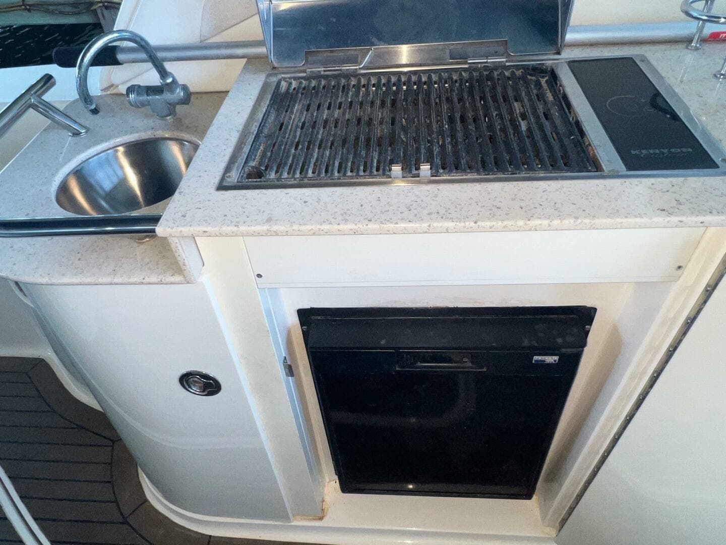 2008 Sea Ray 330 Sundancer - Image 27