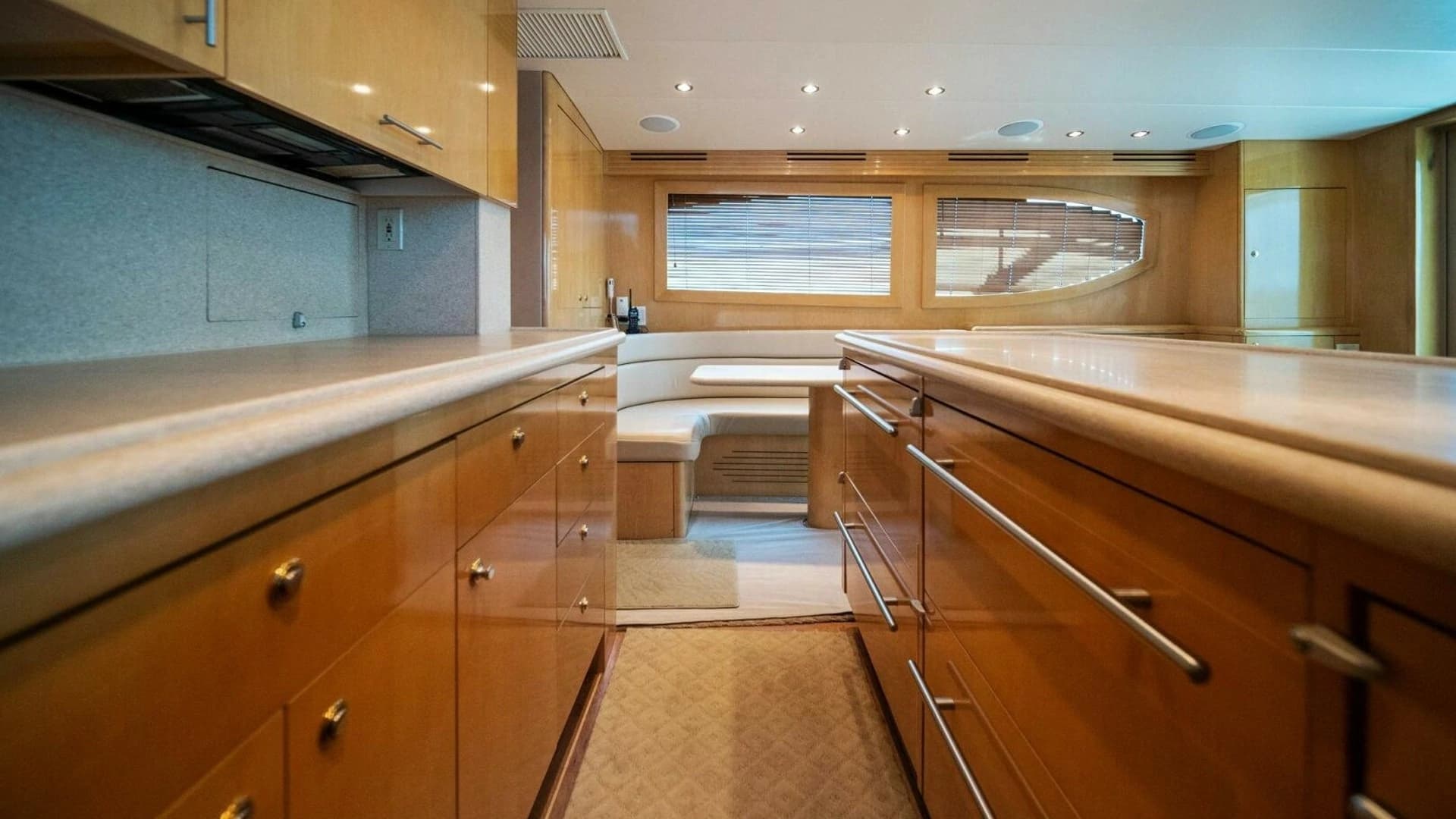 2003 Hatteras 54 Convertible - Image 9