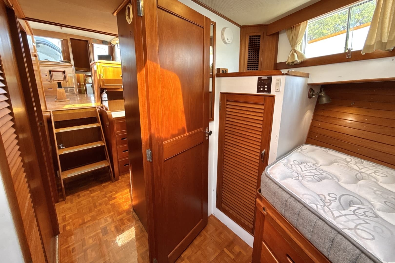 1990 Grand Banks 46 Classic - Image 6