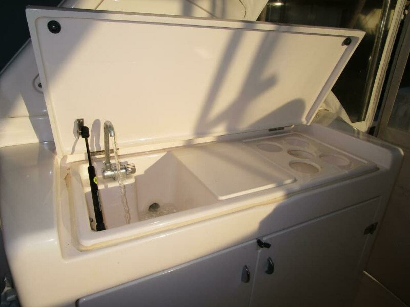 2003 Tiara Yachts 5200 Express - Image 37