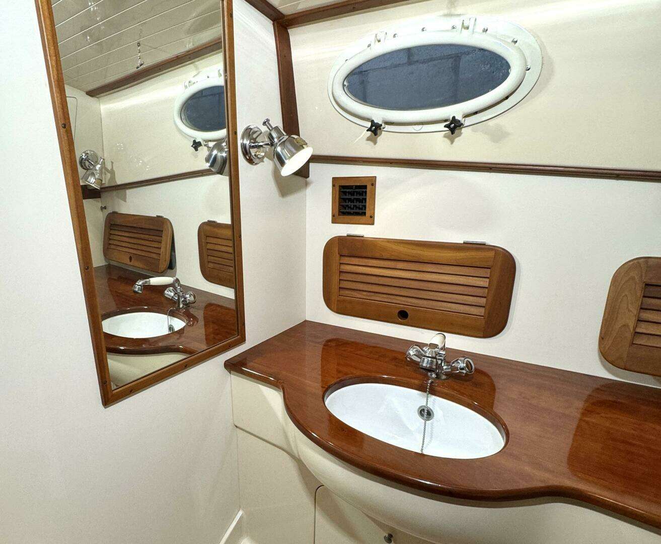 2003 Hinckley Picnic Boat EP - Image 15