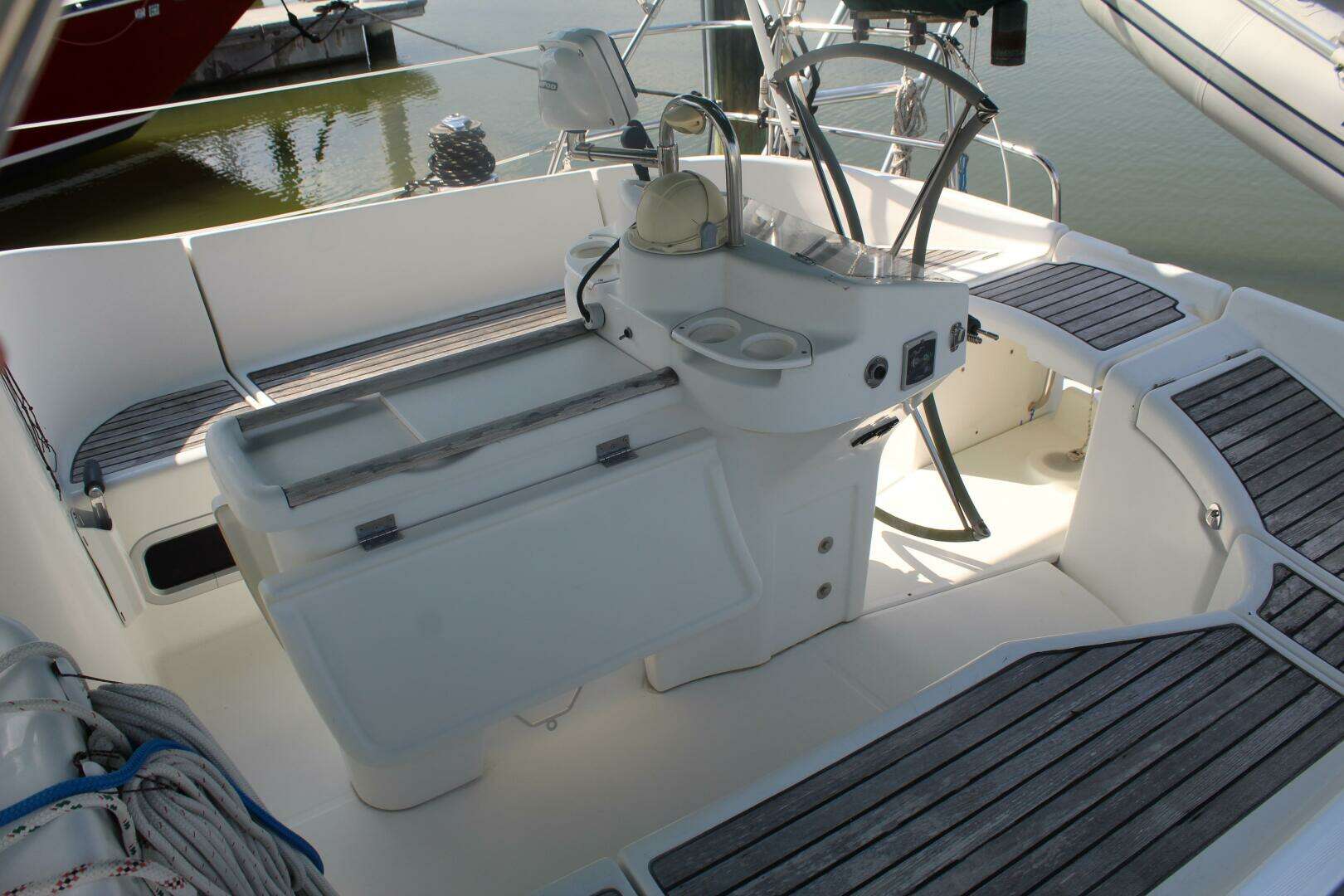 2001 Beneteau 411 - Image 8