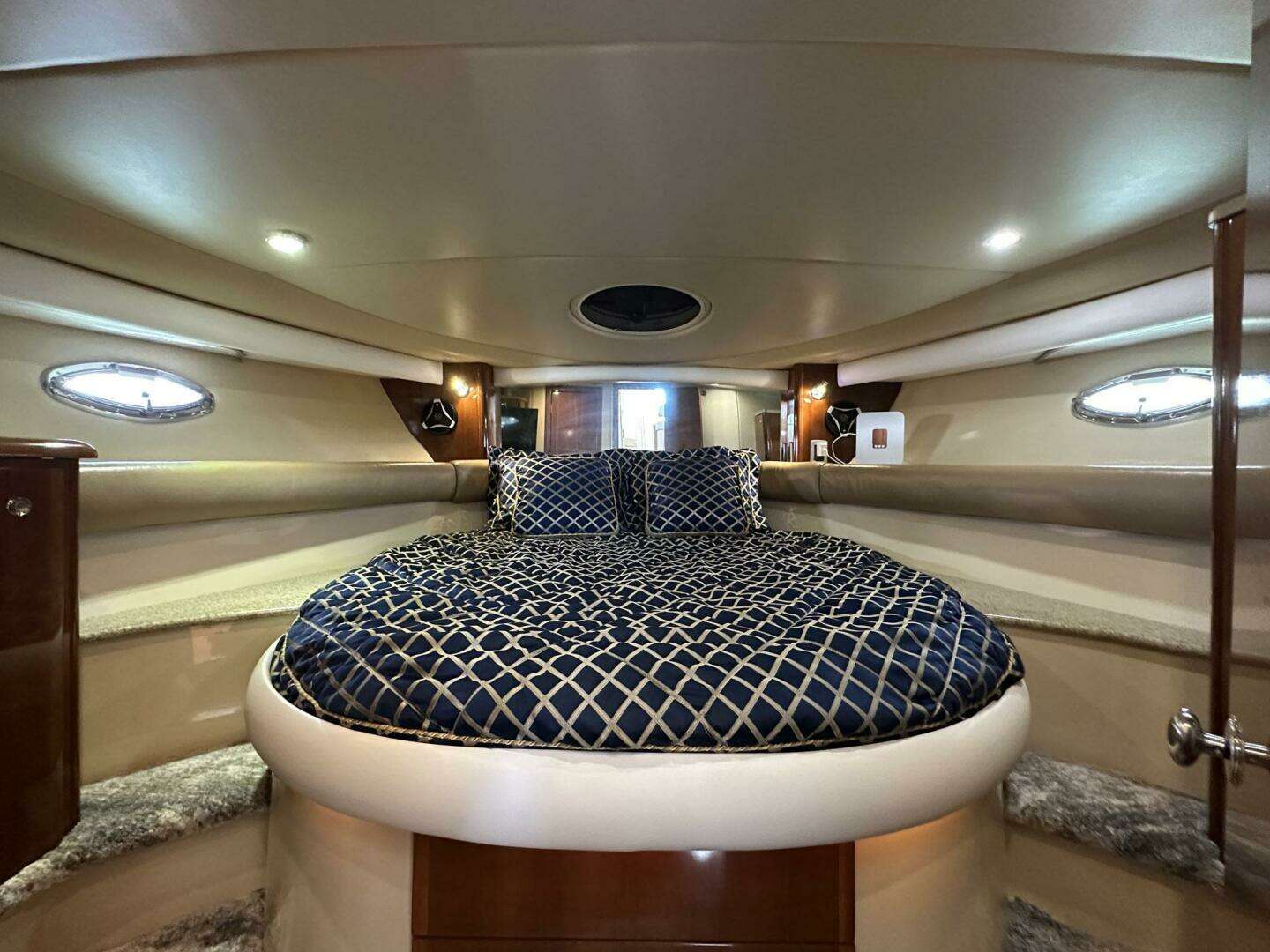 2007 Meridian 411 Sedan Bridge - Image 20