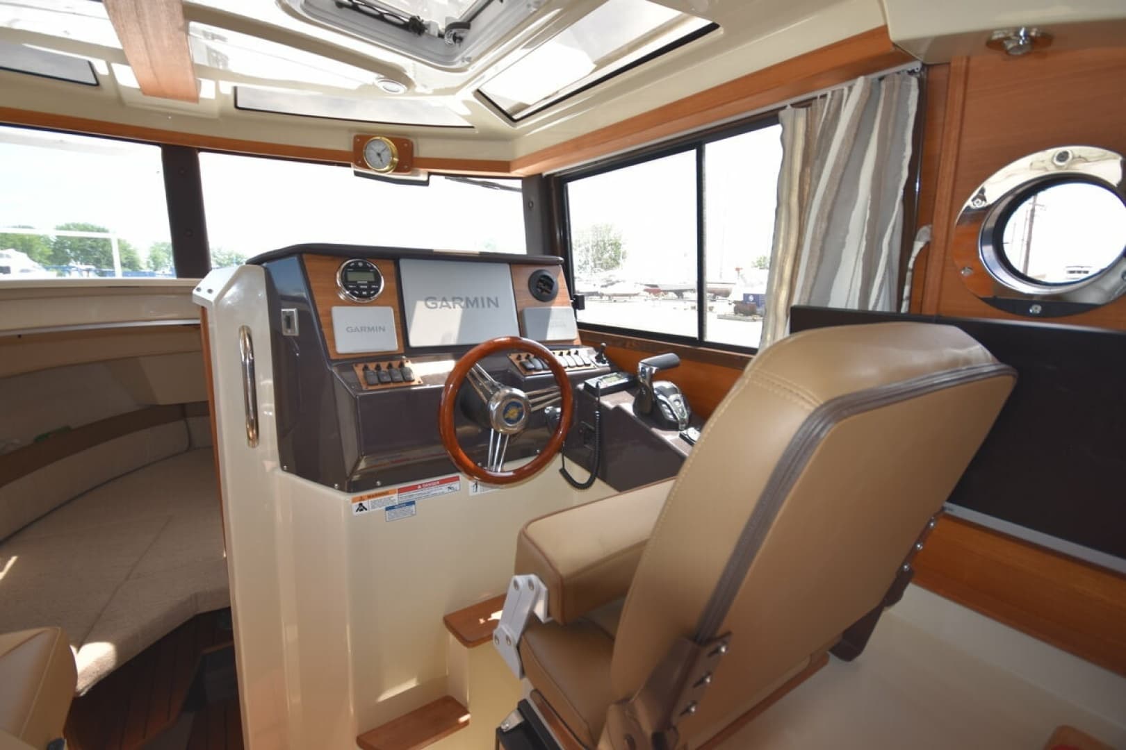 2024 Ranger Tugs R-25 LE - Image 27