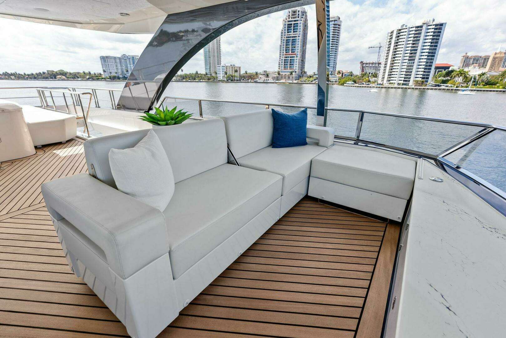 2024 Ocean Alexander 35 Revolution - Image 23