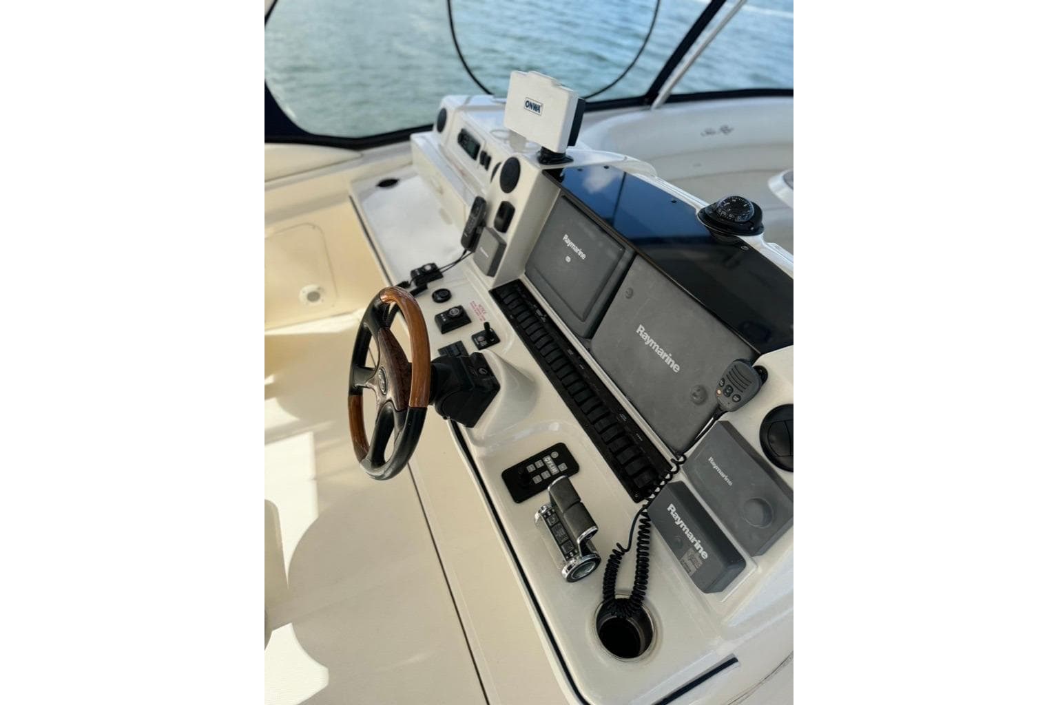 Helm of 2005 Sea Ray 580 Sedan Bridge with Raymarine navigation equipment.