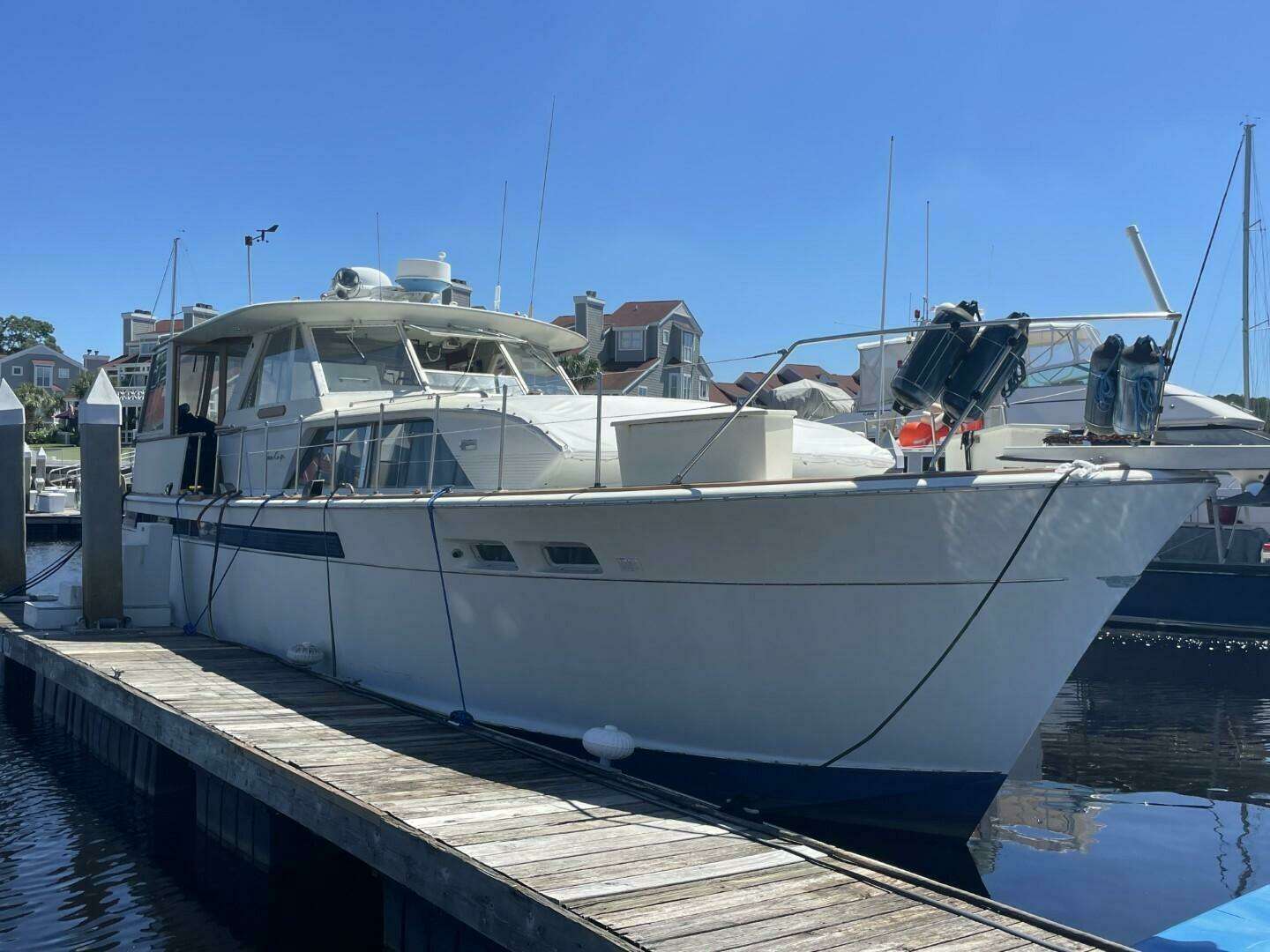 1969 Chris-Craft 47 Commander - Image 2