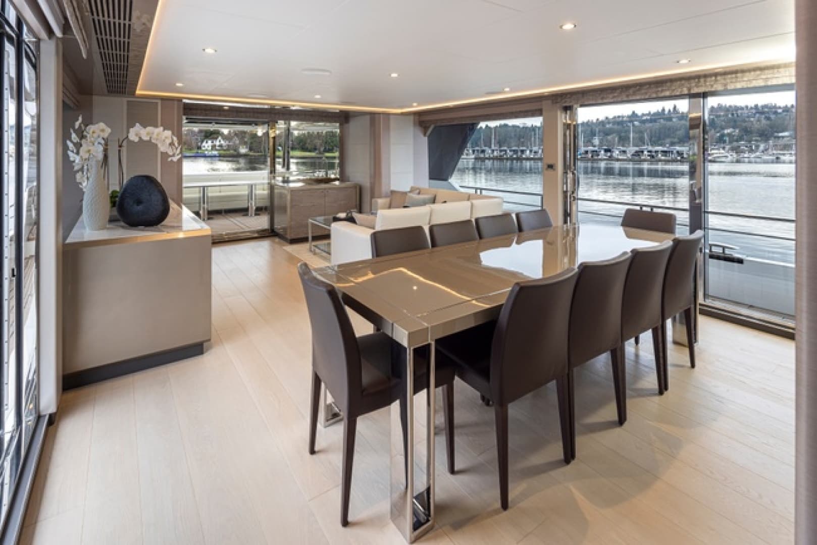 2027 Ocean Alexander 27R - Image 25
