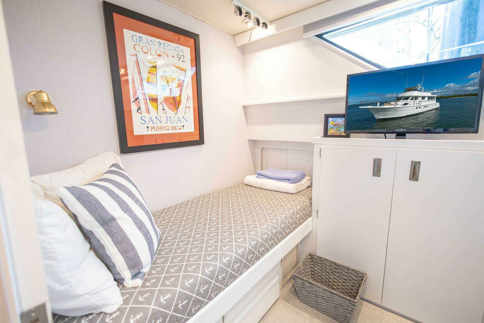 1989 Hatteras Cockpit Motor Yacht - Image 28