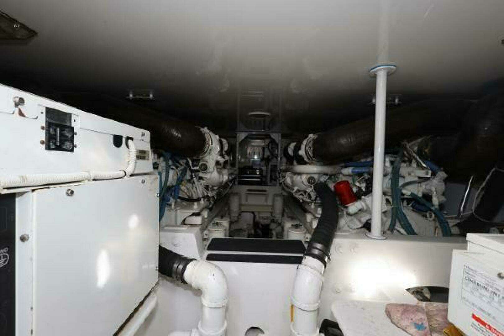 2005 Viking 52 Convertible - Image 33