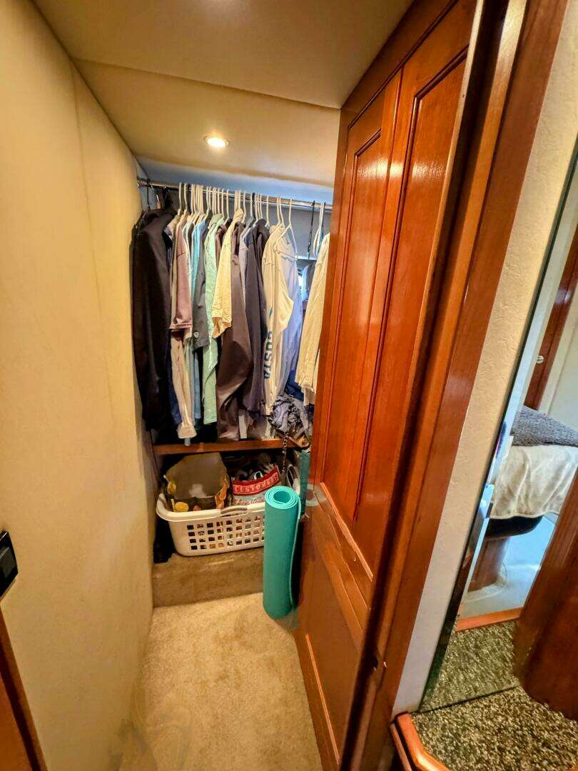 2005 Cruisers Yachts 540 Express - Image 57