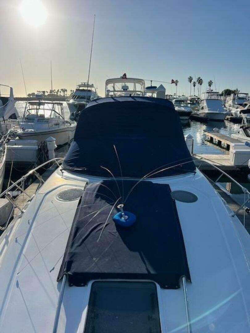 2005 Sea Ray 320 Sundancer - Image 4