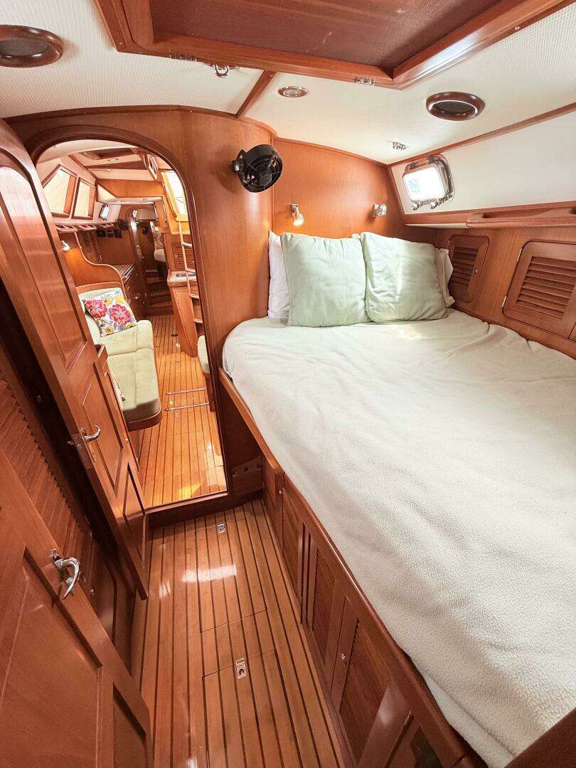 2008 Hylas 46 Center Cockpit - Image 37