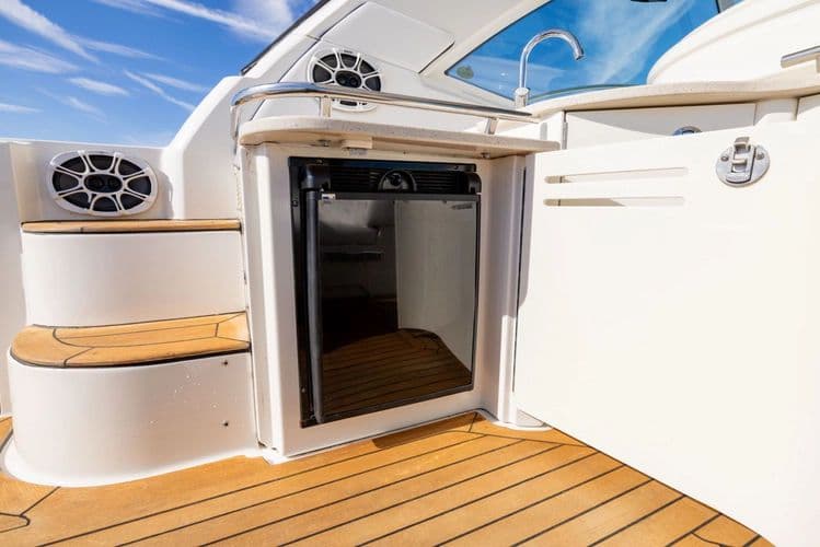 2010 Sea Ray 500 Sundancer - Image 16
